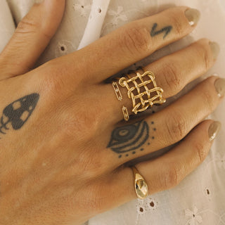 Wyatt Signet | Gold