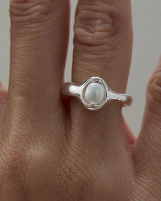 Simple Perlita Ring