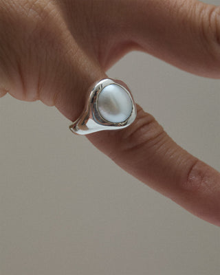 Simple Pearl Ring